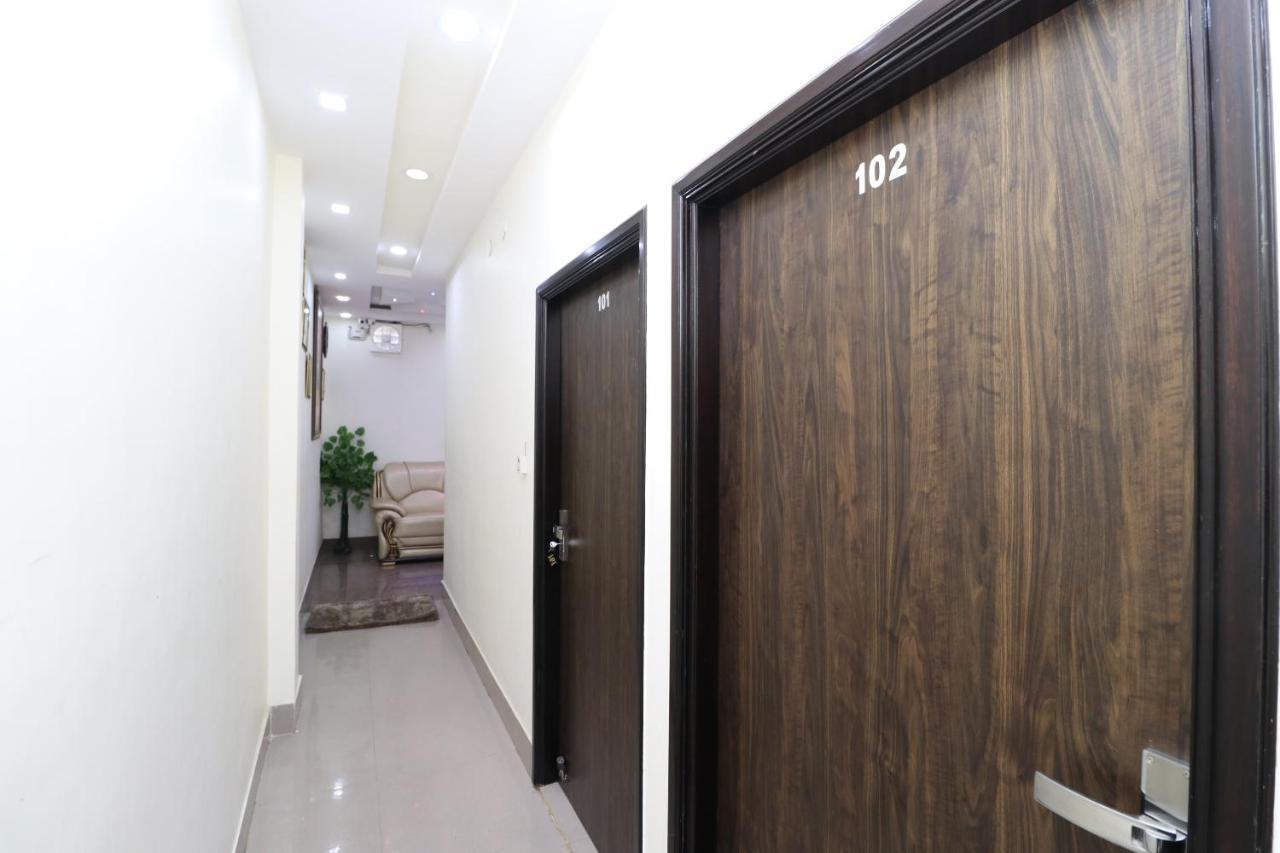 Oyo 23235 Hotel Roopmahal & Restaurant Amritsar Buitenkant foto