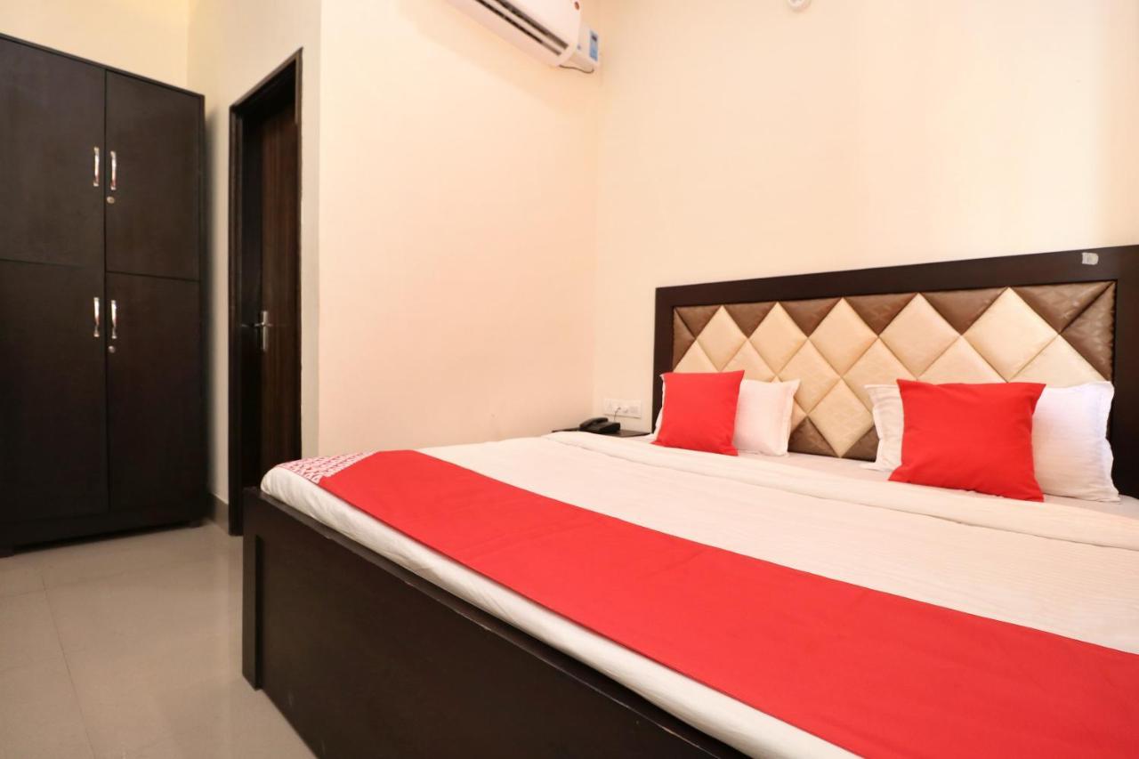 Oyo 23235 Hotel Roopmahal & Restaurant Amritsar Buitenkant foto