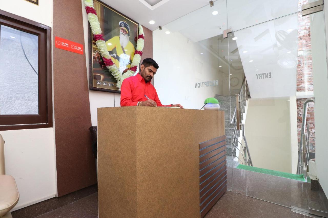 Oyo 23235 Hotel Roopmahal & Restaurant Amritsar Buitenkant foto