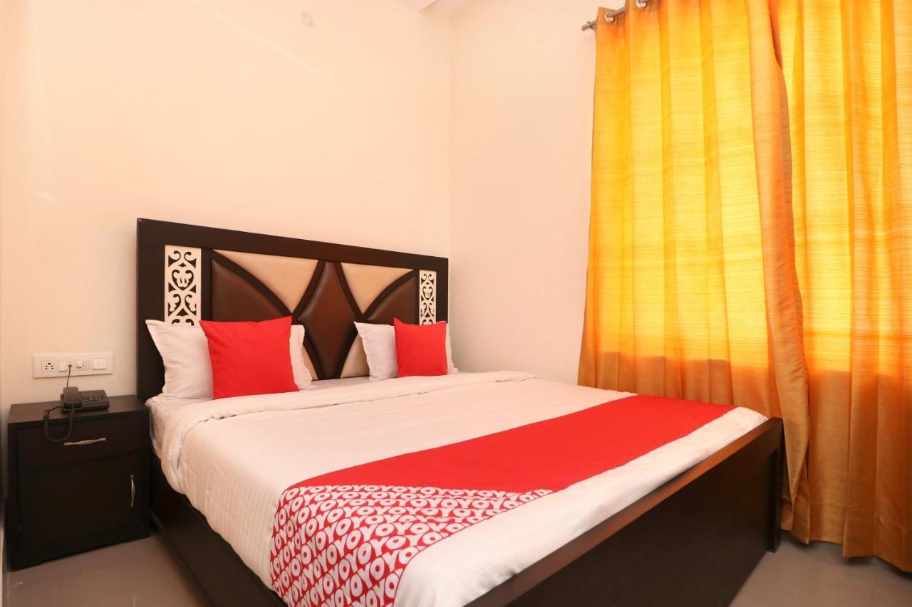 Oyo 23235 Hotel Roopmahal & Restaurant Amritsar Buitenkant foto
